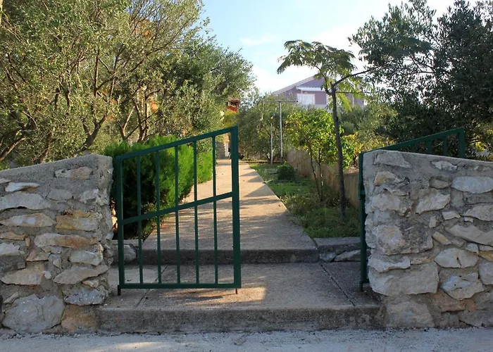 By The Sea - 846 * أوغليان